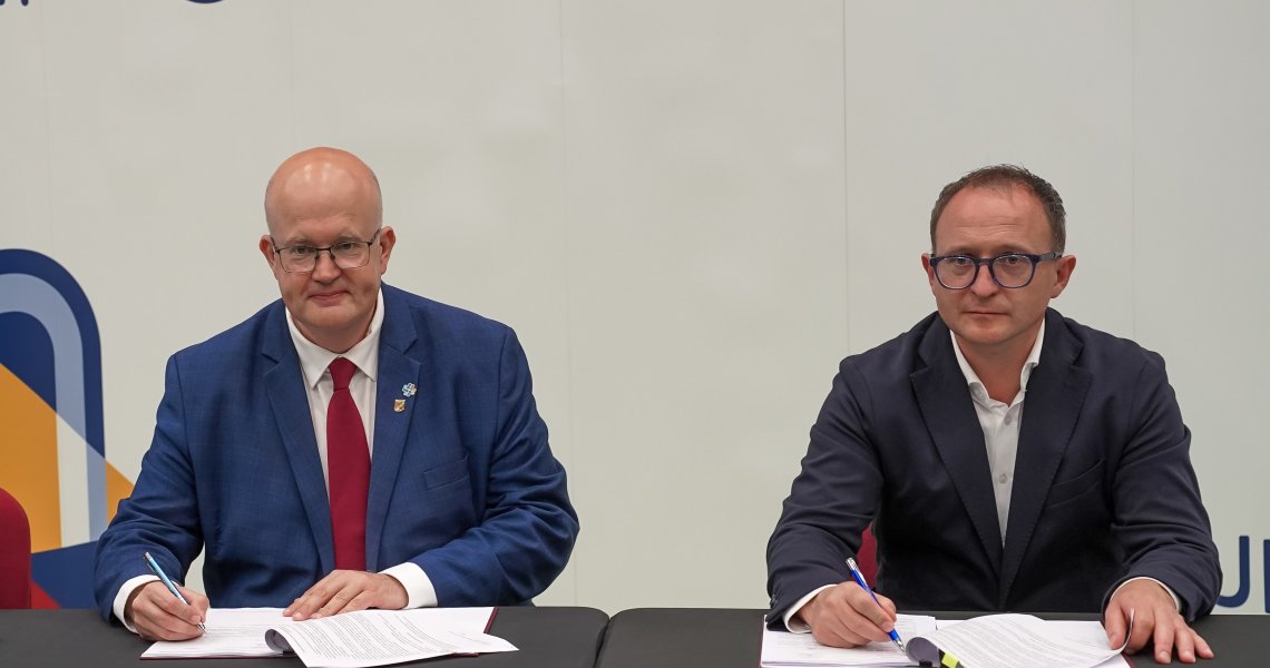 Podpisanie umowy na poprawę efektywności energetycznej budynków