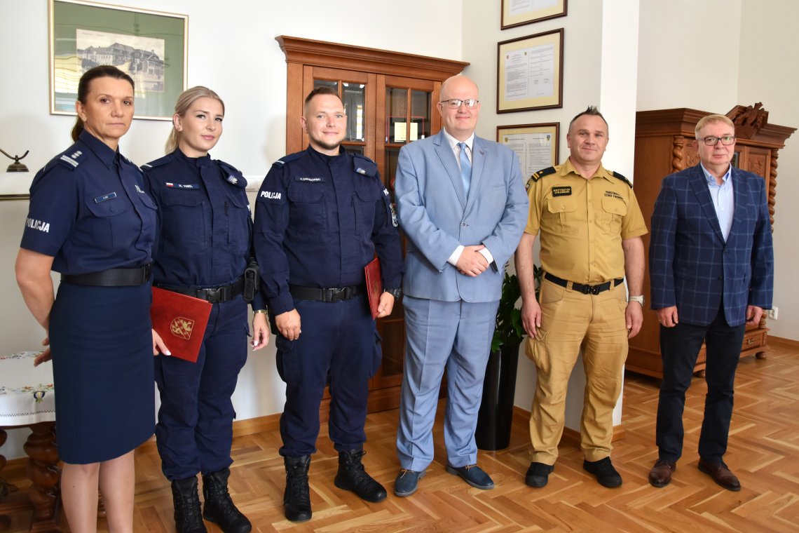 Wejherowscy policjanci nagrodzeni przez starostę  